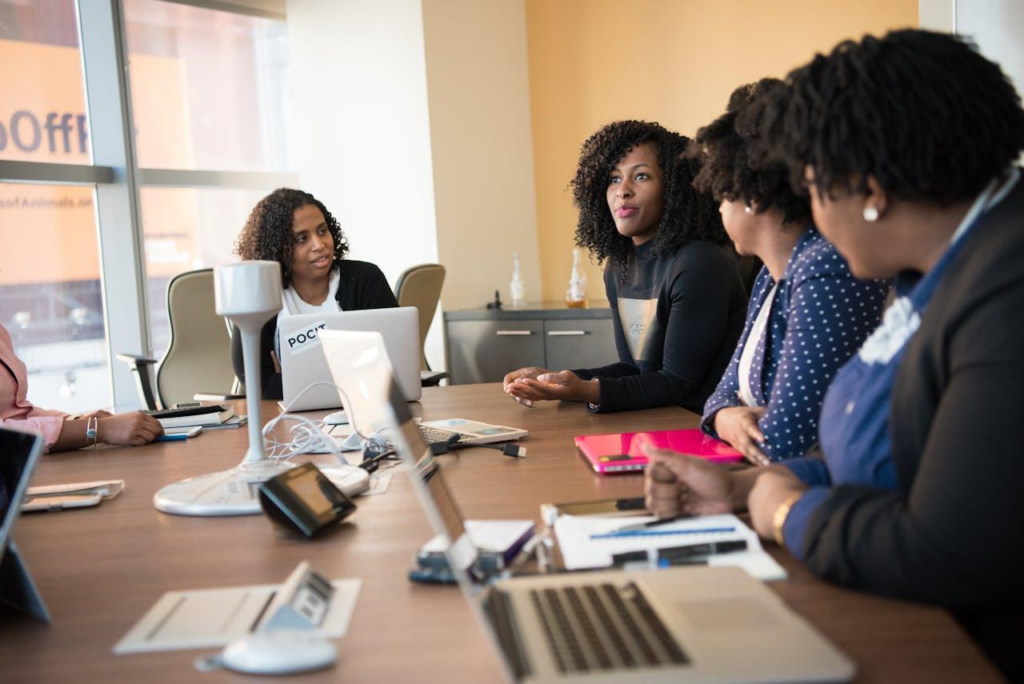 Réunion des femmes dans une entreprise